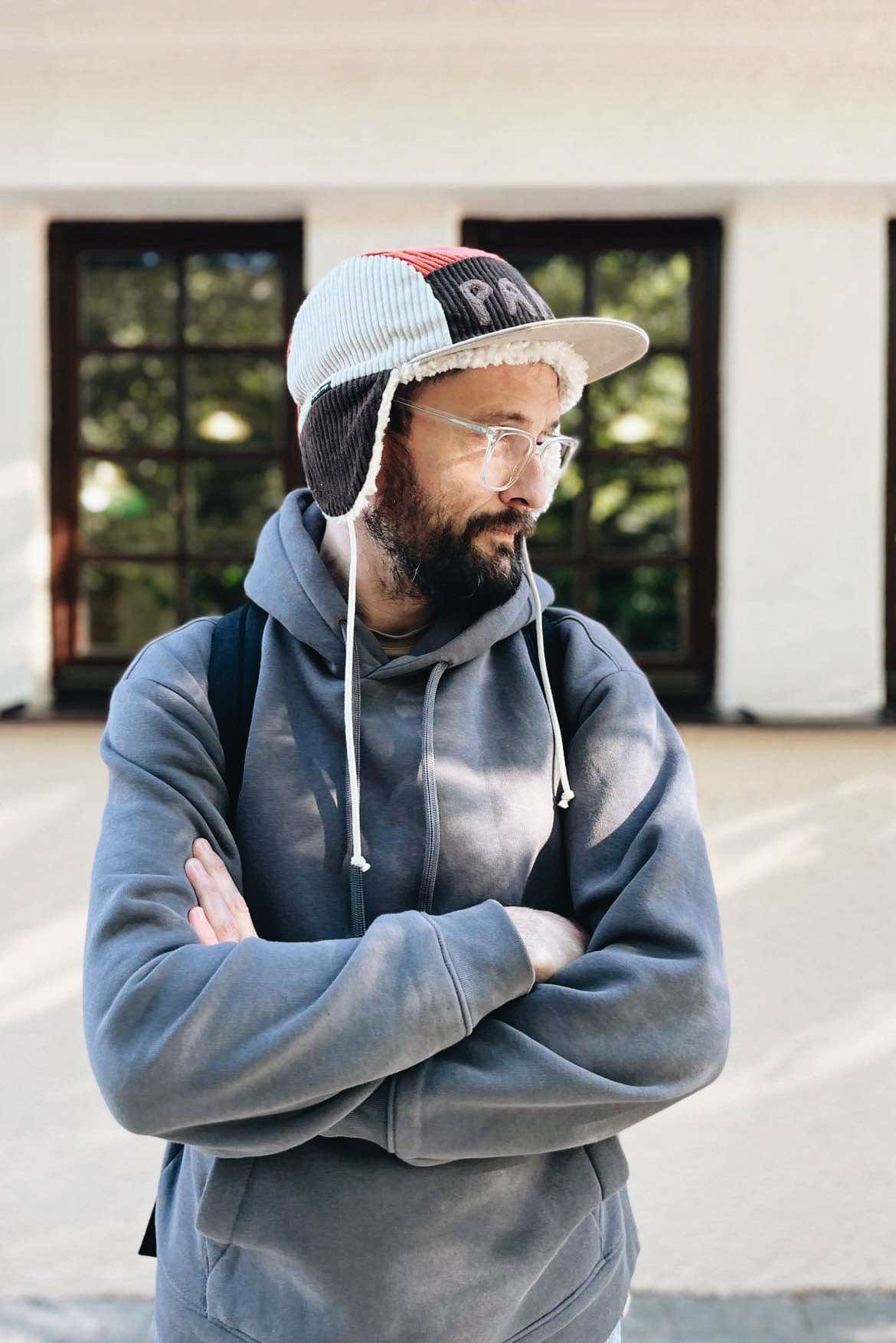 Tip na vánoční dárek - zimní čepice s kšiltem.